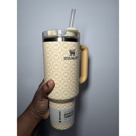 Stanley Oasis Butter Sunflower 40oz Tumbler BNWT | IN HAND - Picture 4 of 7